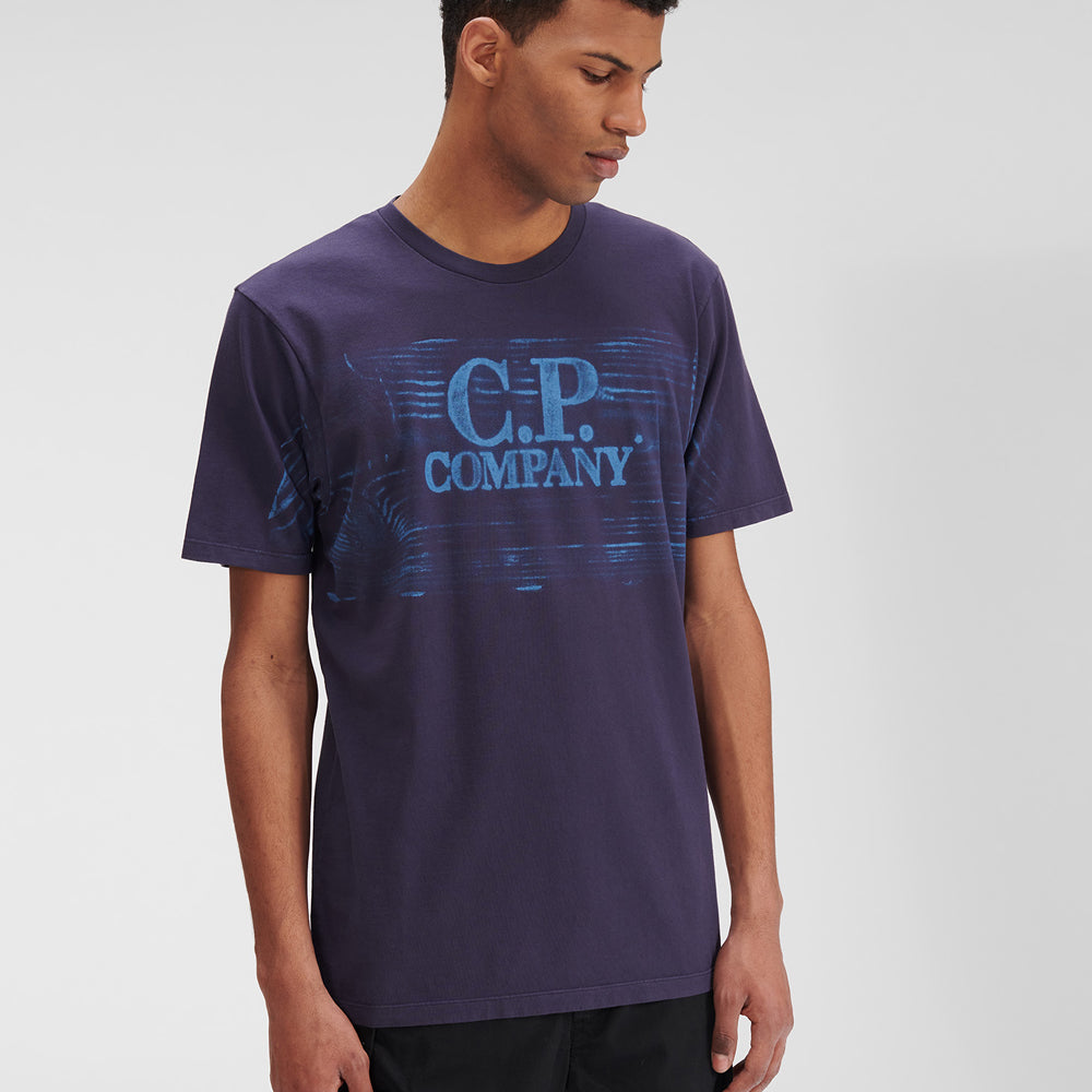 CAMISETA METROPOLIS SERIES JERSEY 20/1 CHEST LOGO T-SHIRT