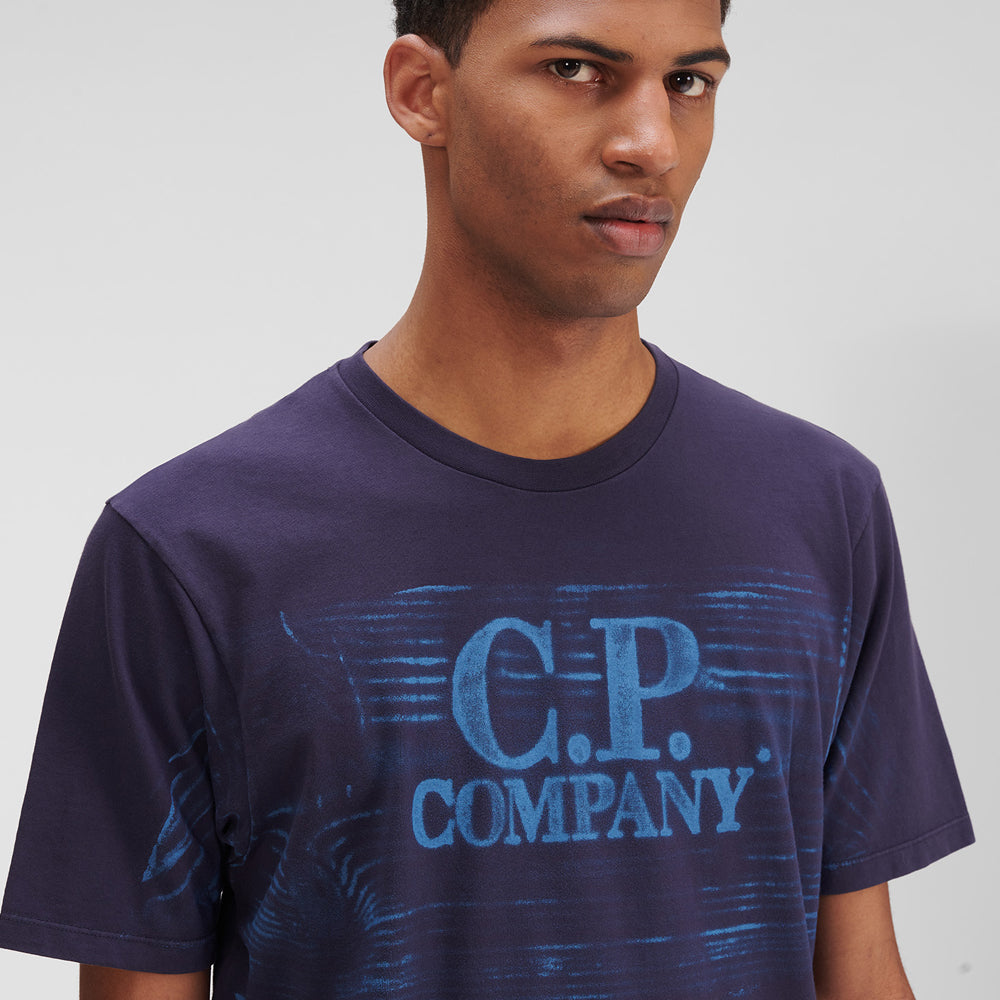 CAMISETA METROPOLIS SERIES JERSEY 20/1 CHEST LOGO T-SHIRT